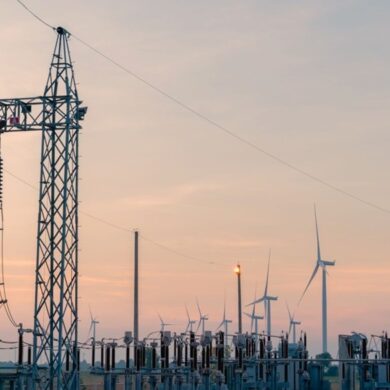 La fiscalidad energética castiga a la electricidad renovable y premia a los fósiles